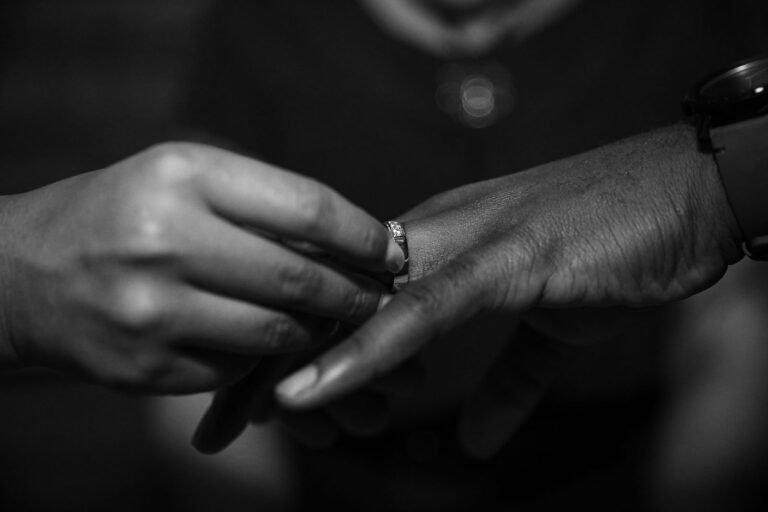 her ring to him bw